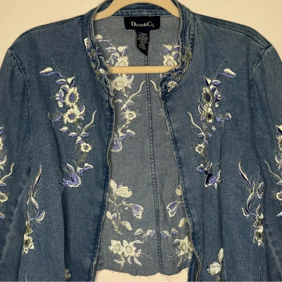 VTG Denim & Co. Cottage Core Denim Jacket 
 Blue Floral Embroidered Cotton - Picture 12 of 15